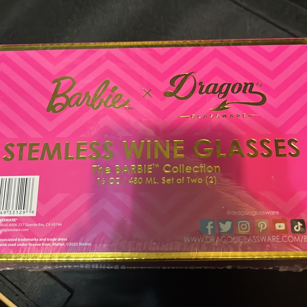 🌟 Dragon Glassware Barbie Wine Glasses Set - Picture 7 of 7